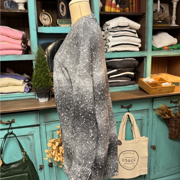 NEW! Make a statement with this STARSTRUCK OMBRÉ CARDIGAN - BLACK - Picture 3 of 5